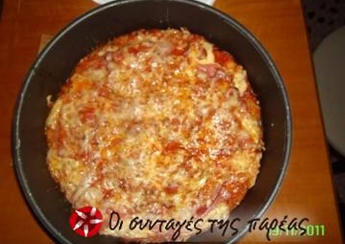 κύρια φωτογραφία συνταγής Εύκολη πίτσα με σπιτική σάλτσα