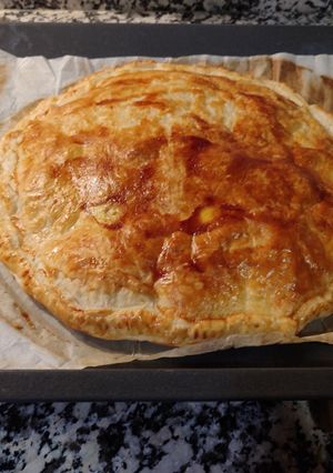 Una foto de Empanada de hojaldre de queso con jamón York 😋😋