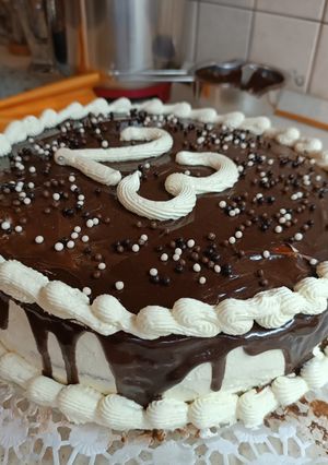 Házi Szülinapi tortàm ! 🎂🎉😁 Tejszínes csokis recept fotója