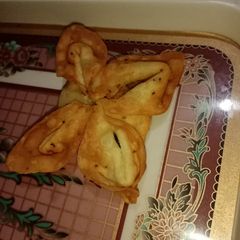 A picture of Butterfly Aloo samoosa.