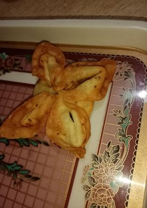 A picture of Butterfly Aloo samoosa.