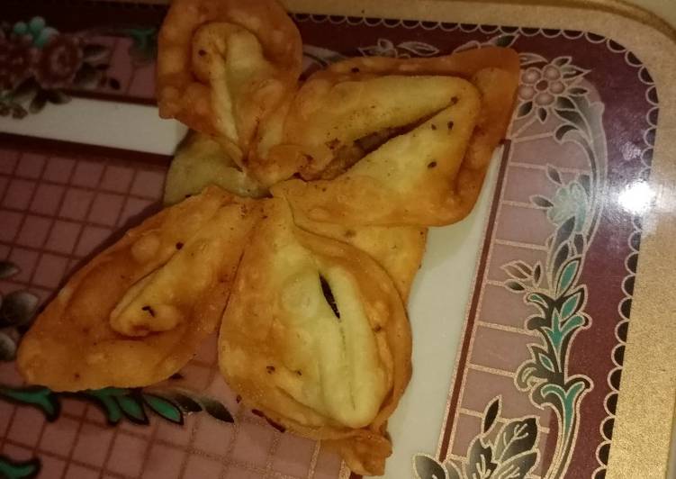Steps to Cook Perfect Butterfly Aloo samoosa