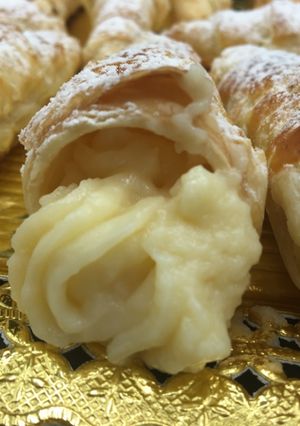 Foto principal de Cucuruchos de hojaldre con crema pastelera😋