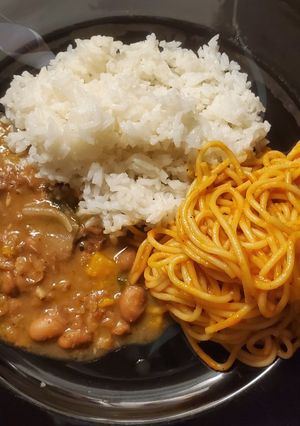 Una foto de Arroz, habichuelas y espaguettis a la Dominicana.🇩🇴