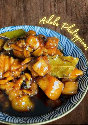 Hình của món Adobo - thịt kho kiểu Philippines.