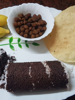 முளைகட்டிய கேழ்வரகு புட்டு (Mulaikattiya Kelvaragu Puttu Recipe in Tamil) செய்முறை முக்கிய புகைப்படம்