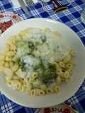 Fideos con brócoli y salsa blanca