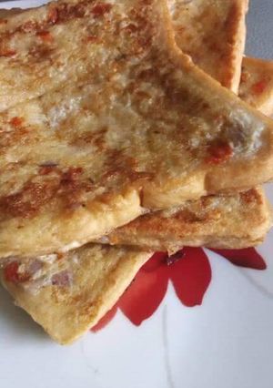 A picture of French toast.
