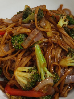 A picture of Chow mein.
