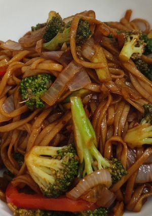 A picture of Chow mein.