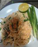 ผัดไทกุ้งเสียบ