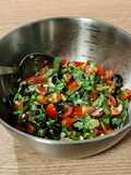 Ensalada aromática de cilantro y albahaca