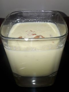 बदाम मिल्क शेक (badam milkshake recipe in marathi) रेसिपी चे मुख्य फोटो 