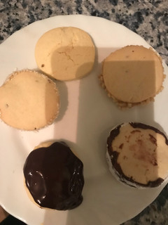 Una foto de Alfajores fáciles