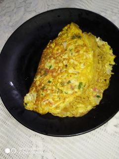নুডুলস অমলেট (Noodles Omelette recipe in Bengali) রেসিপির প্রধান ছবি