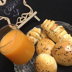 Chicken vegetable rolls and mini buns A picture of Chicken vegetable rolls and mini buns.