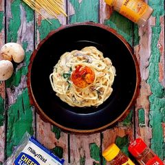 A picture of White Chicken Noodles.