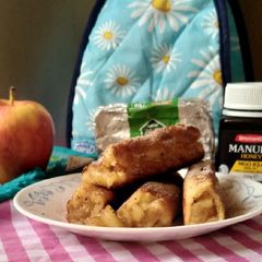 A picture of Apple bread rolls.