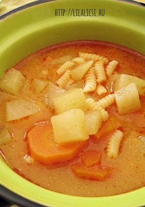 Zsenge karalábéleves recept fotója