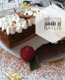 Bizcocho de cocoa con jarabe de Baileys