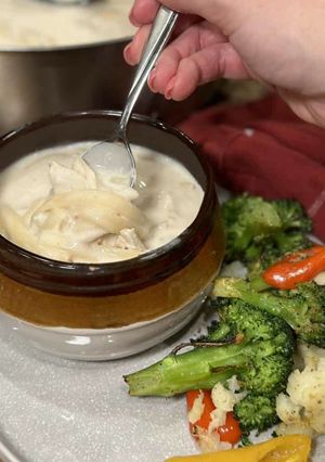 A picture of Chicken Alfredo soup.
