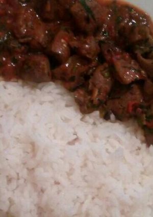 A picture of Wet-Fried liver with Boiled rice.