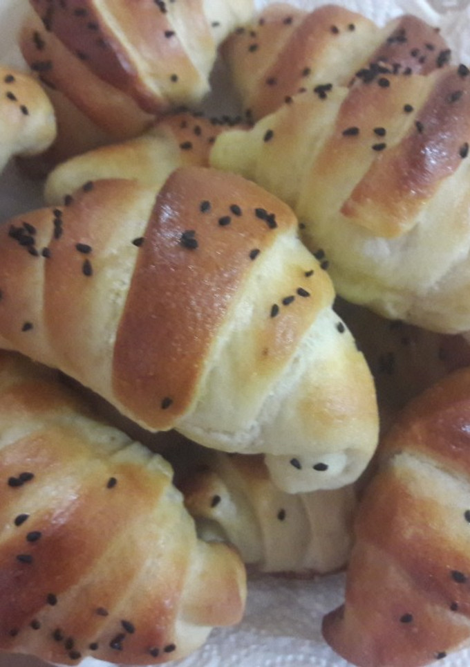 صورة لوصفة كرواسون مالحين محشيين بالجبن 😊😋😍
