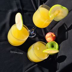 A picture of GᖇEEᑎ ᗩᑭᑭᒪE 🍹.