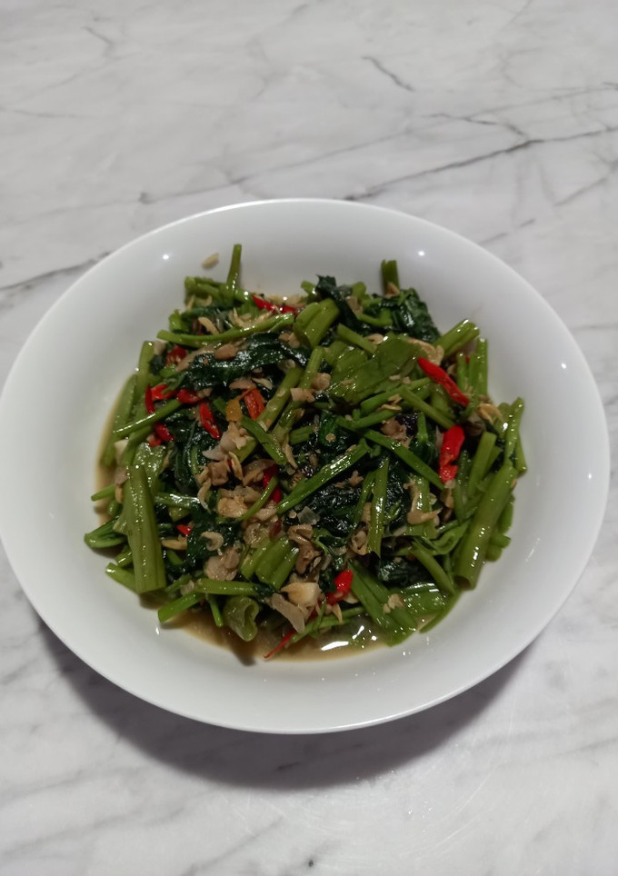 Foto resep Oseng kangkung jadoel ala mbah uti