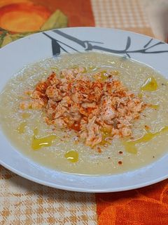 Una foto de Crema de puerros con toque manchego