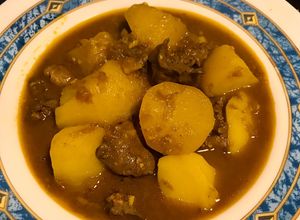 Foto principal de Patatas Guisadas con Higaditos de Pollo (Thermomix)