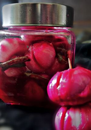 A picture of Vinegar onion sirke wale pyaz.