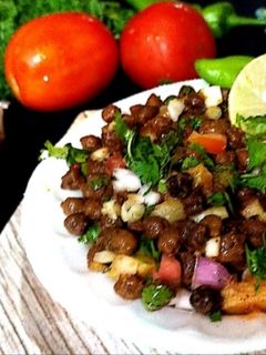 ચણા ચાટ (Chana Chaat Recipe In Gujarati) રેસીપી મુખ્ય ફોટો