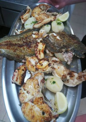 Una foto de Parrillada de pescado