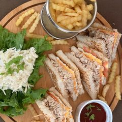 A picture of Midday house sandwich 🥪😍.