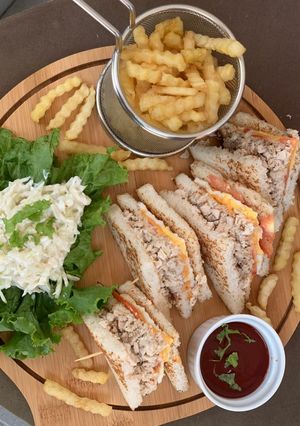 A picture of Midday house sandwich 🥪😍.