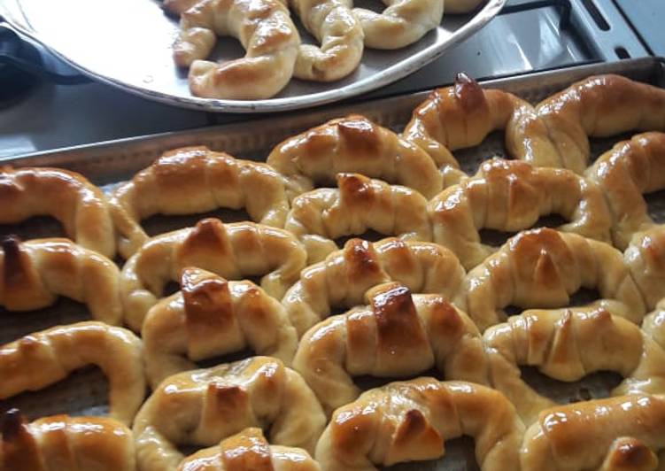 Medialunas De Aceite Receta De Daiana Domínguez Cookpad
