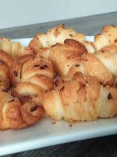 Una foto de Minicroissants de mantequilla y semillas