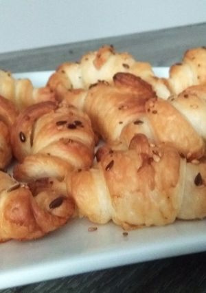 Una foto de Minicroissants de mantequilla y semillas