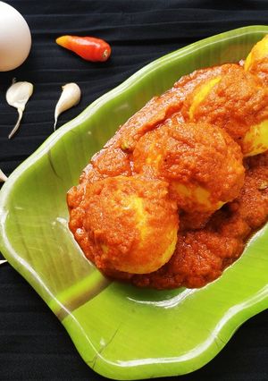 ডিম কষা(dim kosha recipe in Bengali) রেসিপির প্রধান ছবি