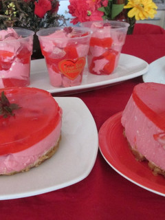 Una foto de Torta de yogurt con frutillas