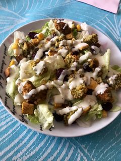 Una foto de Ensalada de falafel y tofu