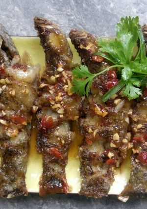 Hình của món Cá bống chiên mắm tỏi.