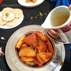 A picture of Stuffed fried sweet pancake (Qatayef).