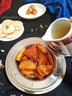 A picture of Stuffed fried sweet pancake (Qatayef).