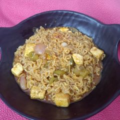 A picture of Chilli paneer maggi.