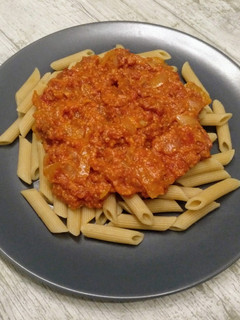 Una foto de Pasta con chorizo y jamón