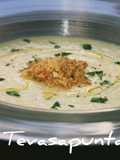 Crema de puerros y almendras