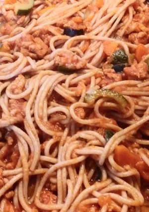 Una foto de Espaguetis de espelta con verduras