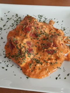 Una foto de Pimientos de piquillo rellenos de atún (en salsa de pimientos)